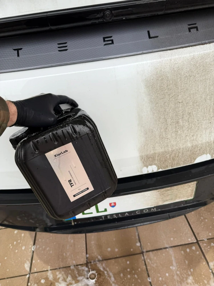 Traffic Film Remover TFR KiurLab – bezkontaktné odstraňovanie nečistôt z karosérie automobilu